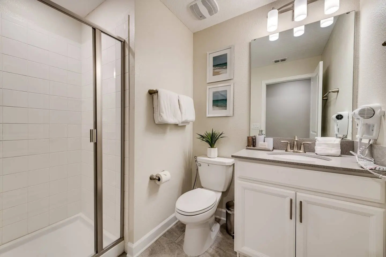 Elegant home with themed bedrooms near Disney