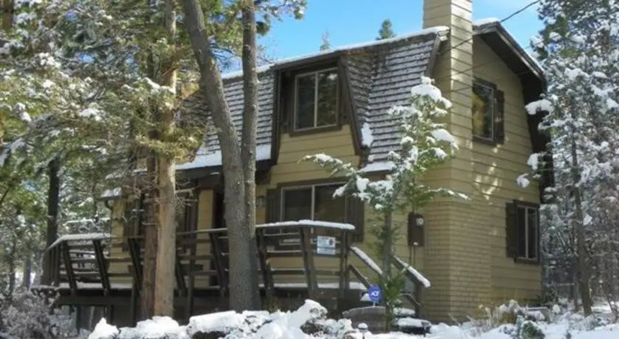 RedAwning Lews Cub House