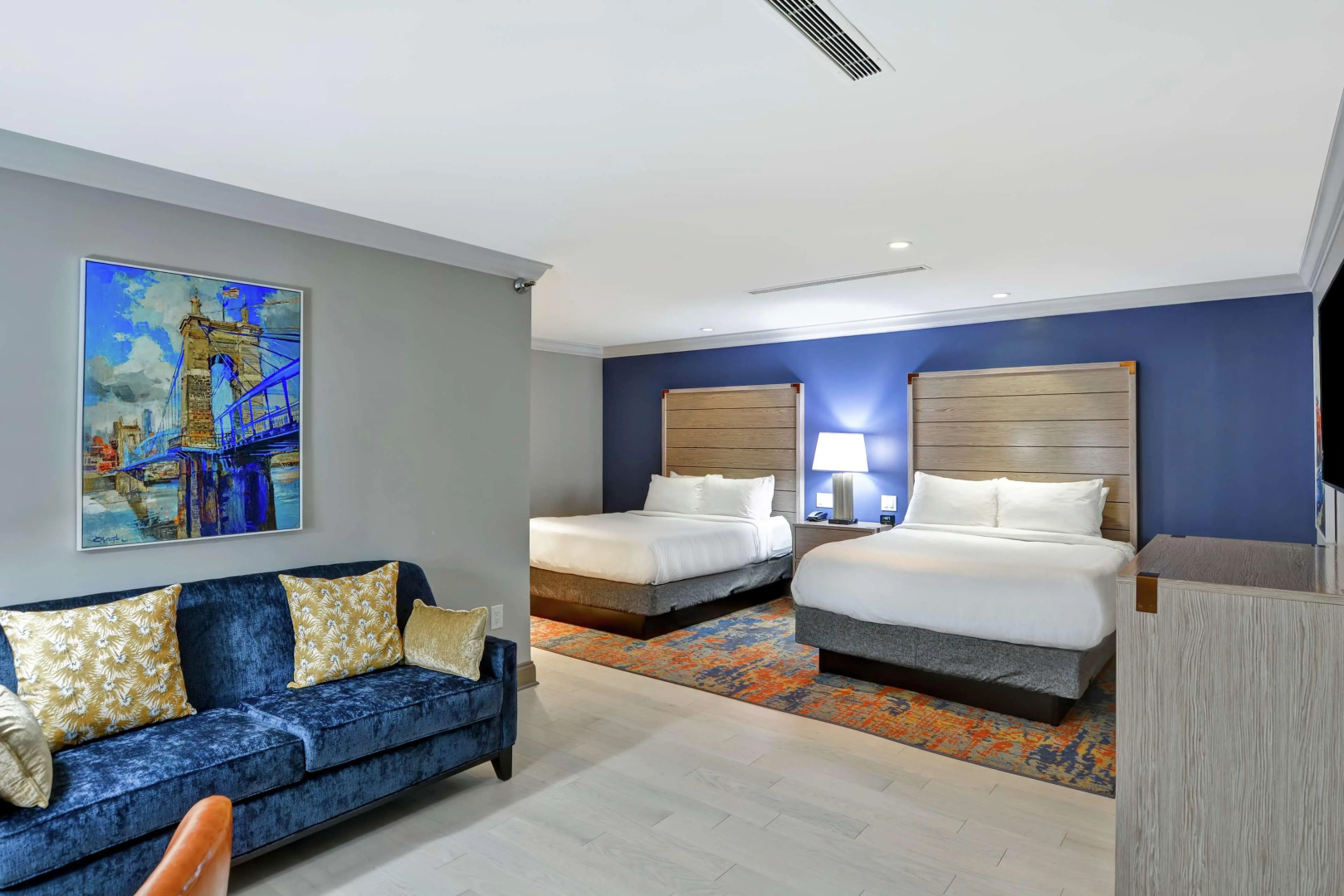 The Cincinnatian Hotel Curio Collection by Hilton