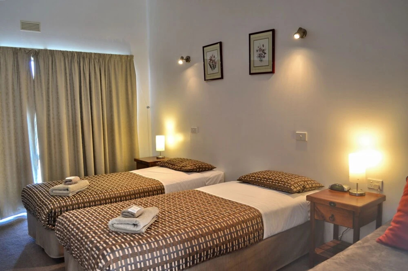 Delatite Apartments - Timbertop and Fir