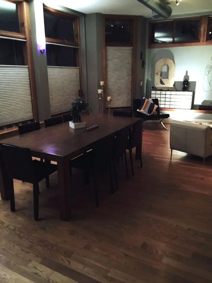 House 5863 - Chicago Bed and Breakfast