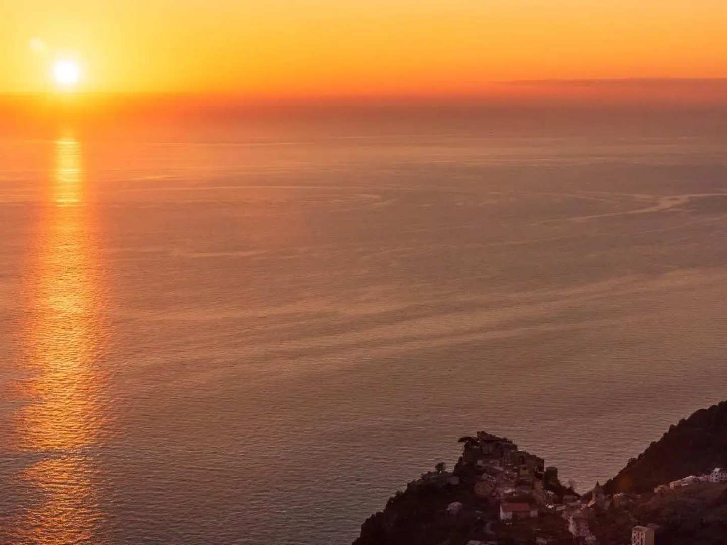 Sunset in the sea by Arbaspàa