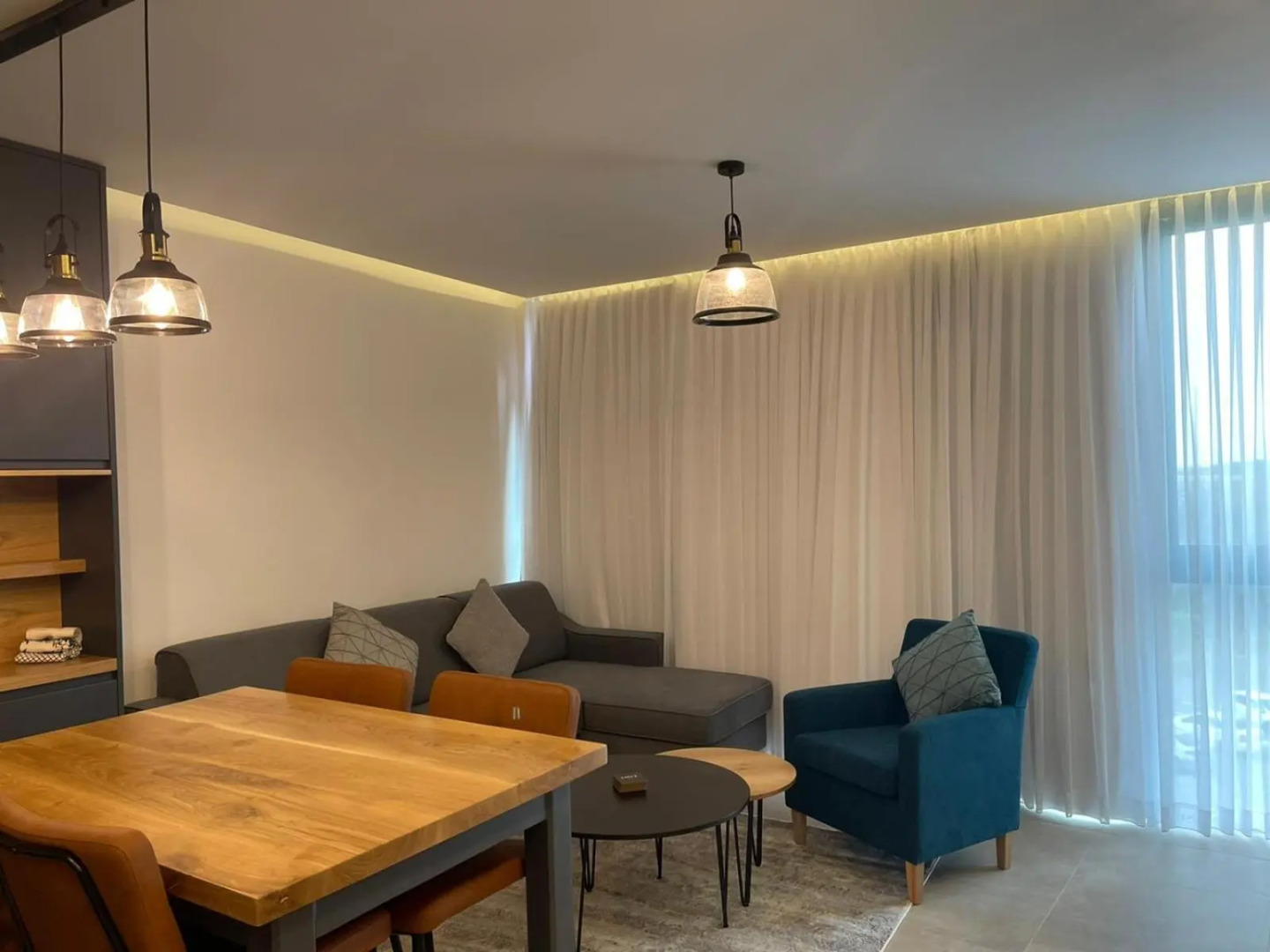 מול הים בקיסריה