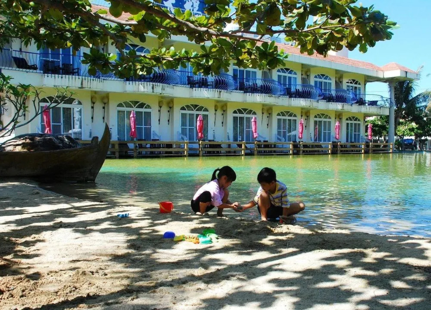 Swan Lake Villa Resort