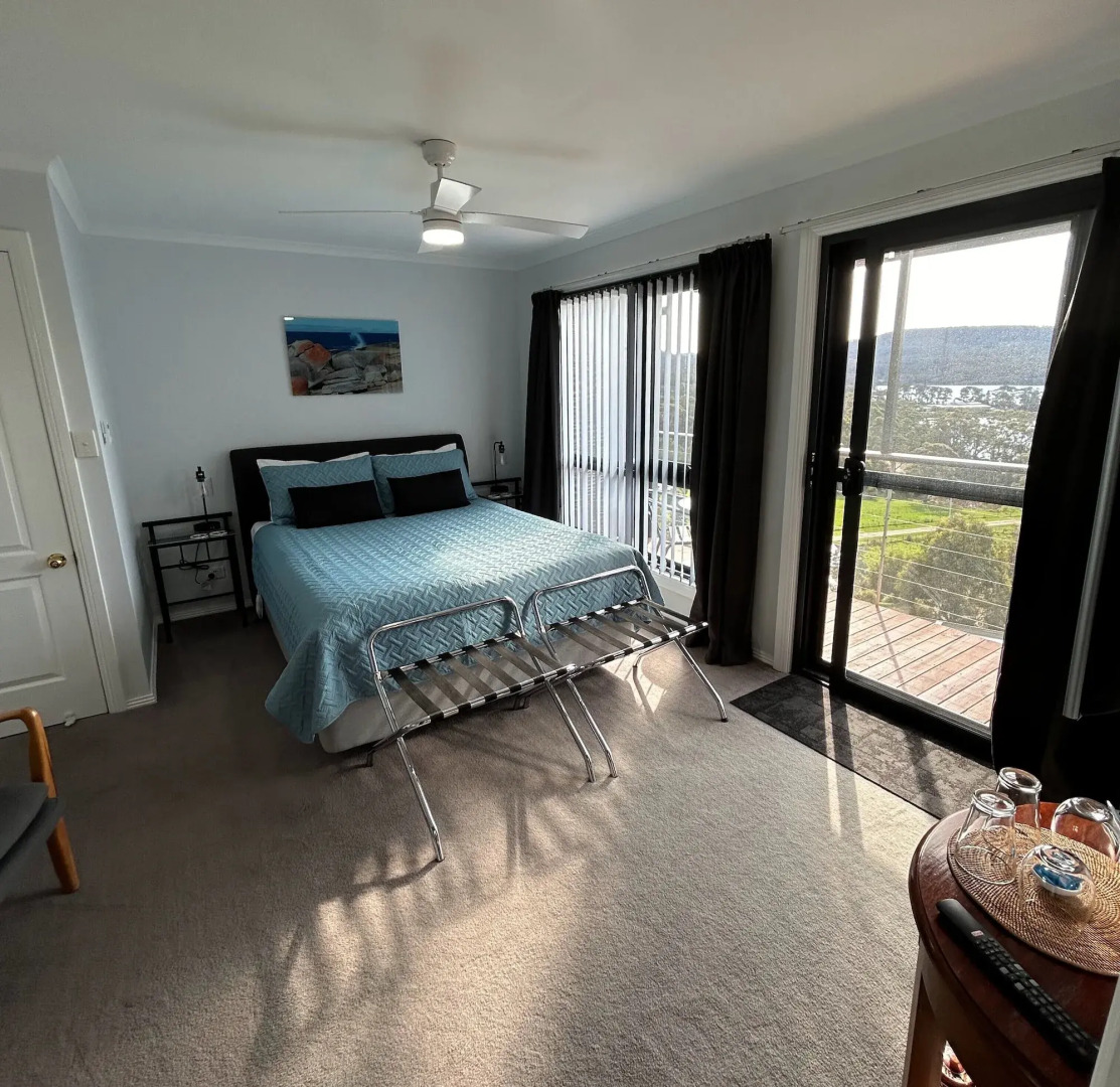 Storm Bay Guest House & Cottage