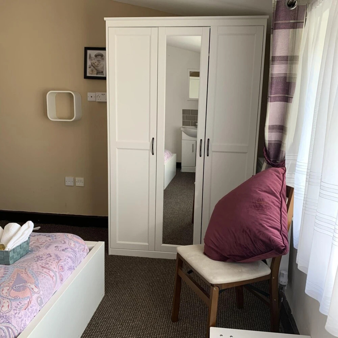 Cardigan House - Avad