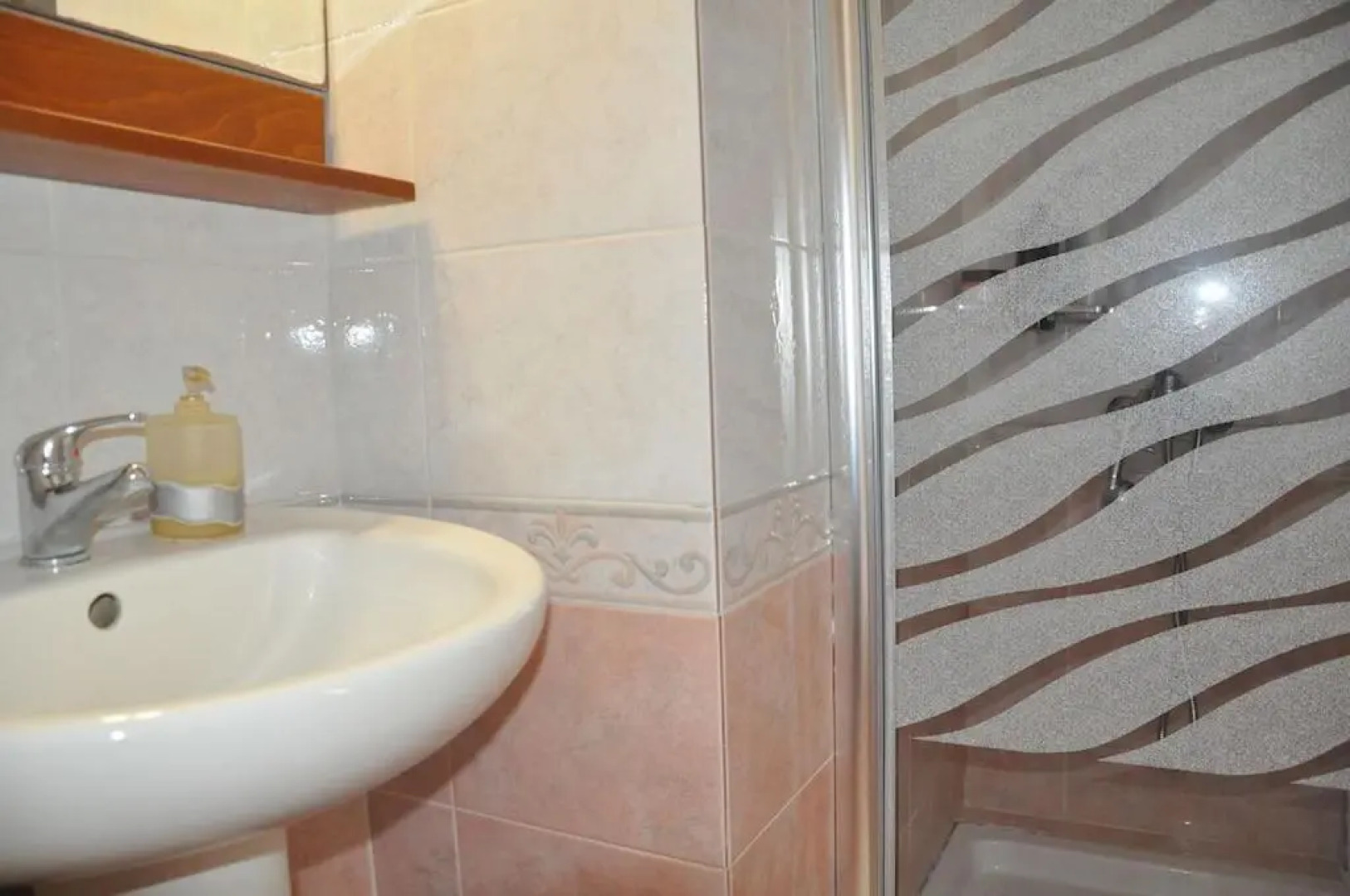 Yades elegant villa 2 minutes away from the beach