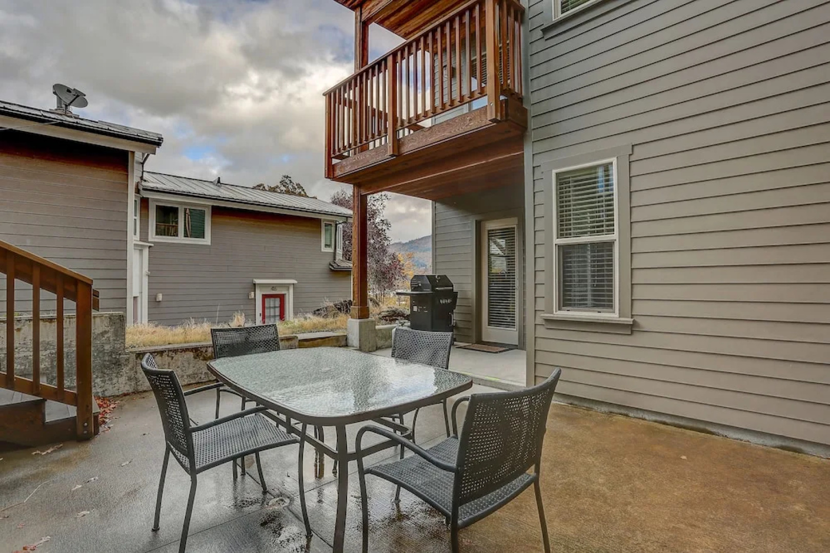 Hutson's Hideaway 1 Bedroom Apts by Redawning