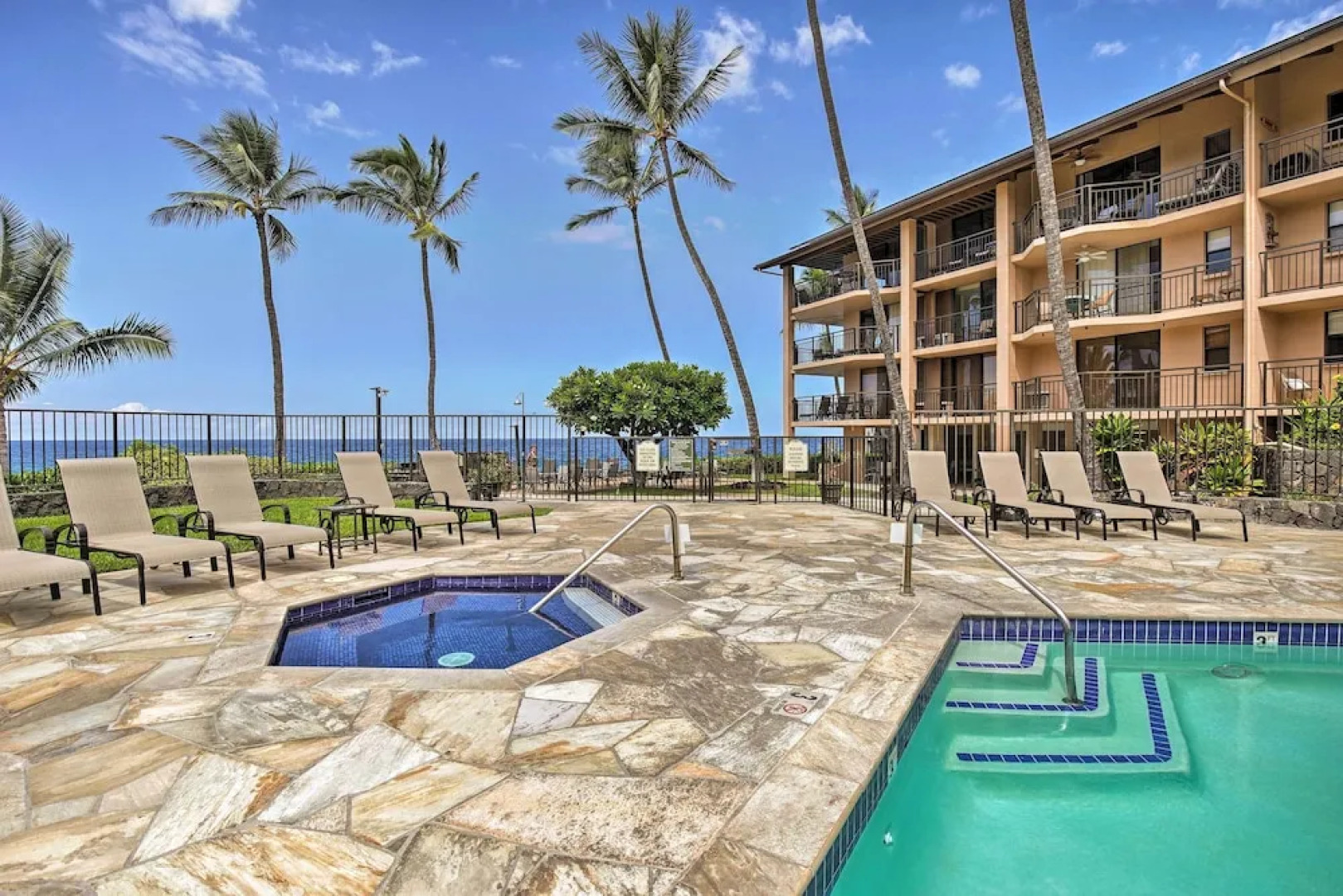 Kailua-kona Condo w/ 2 Private Lanais!