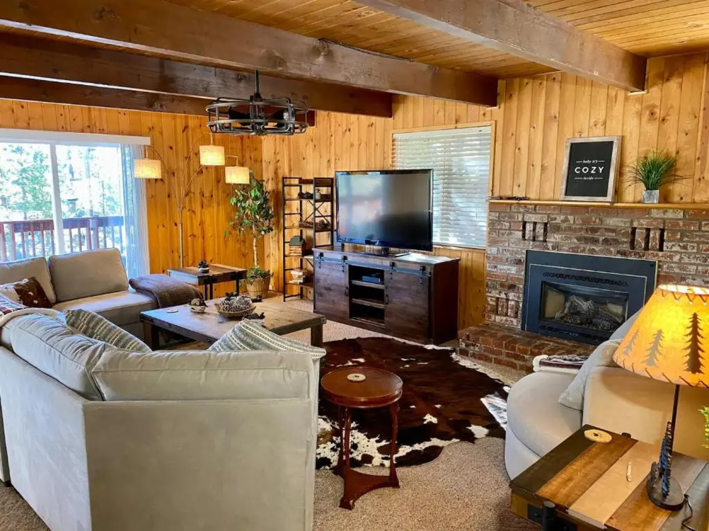 Hot Tub, Deck & View: Peaceful Arnold Cabin!