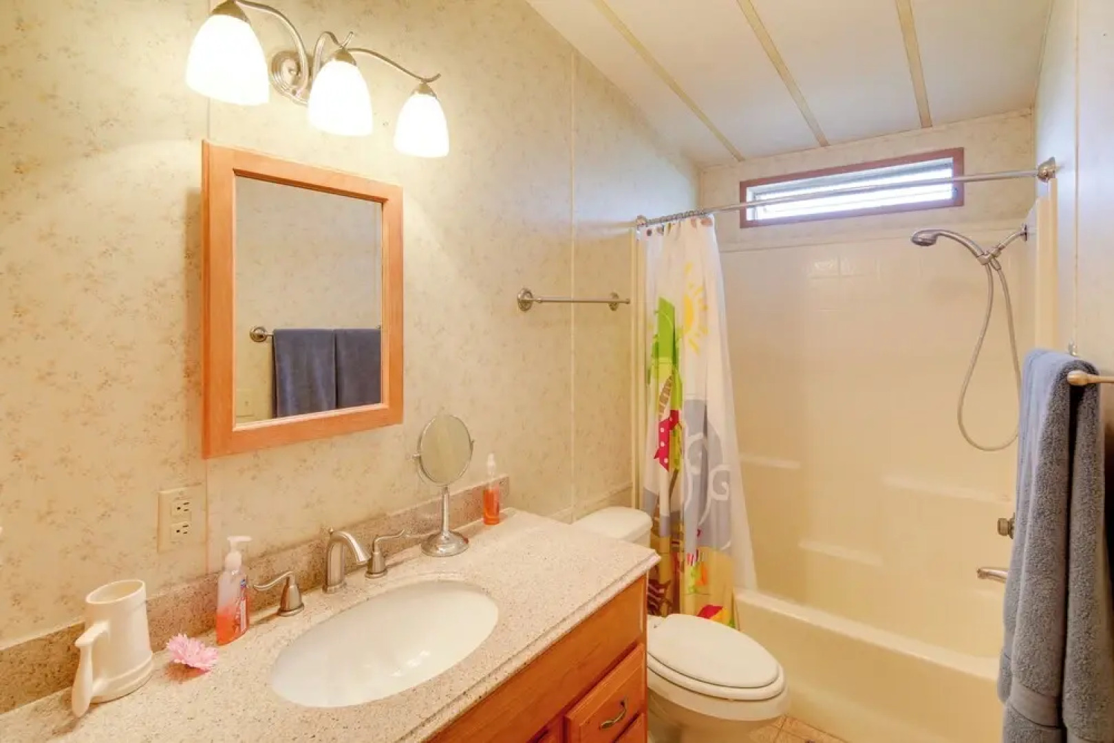 Bullhead City Home w/ Fire Pit - Walk to CO River!