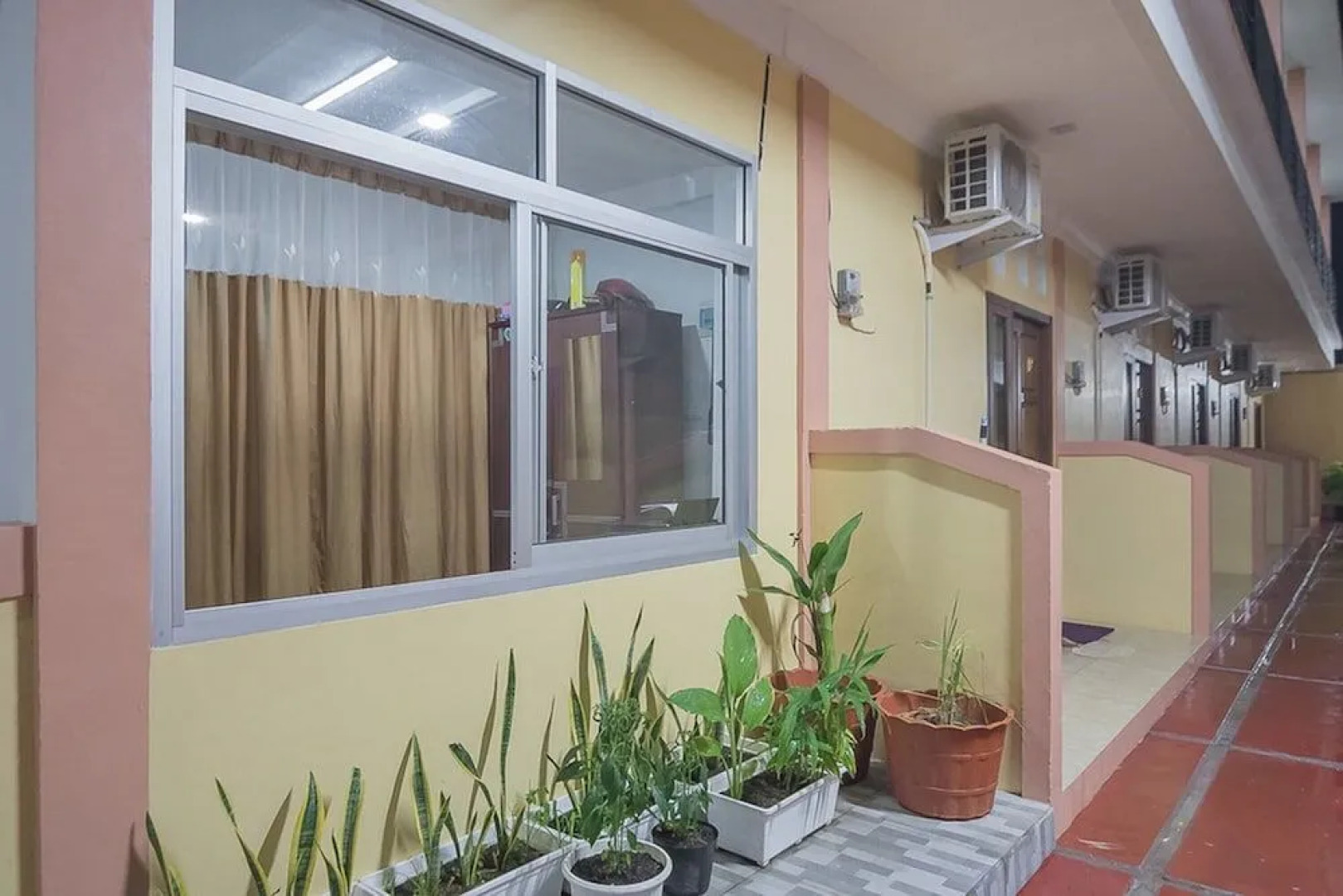 RedDoorz near RSUD Dr. Abdul Aziz