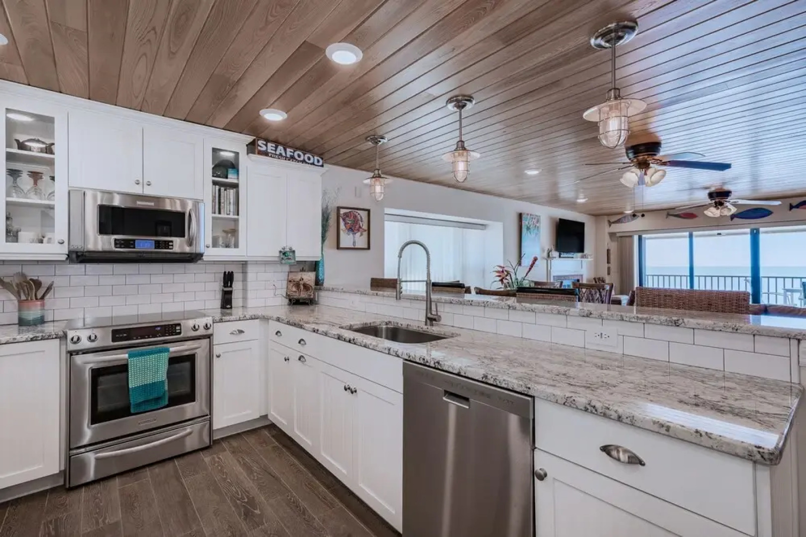 Shorehouse 401 by Vtrips