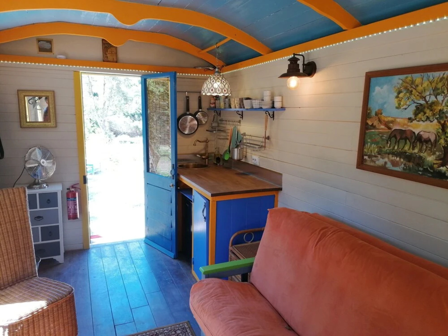 Glamping Circus Wagon With Garden @talurdo Retreat