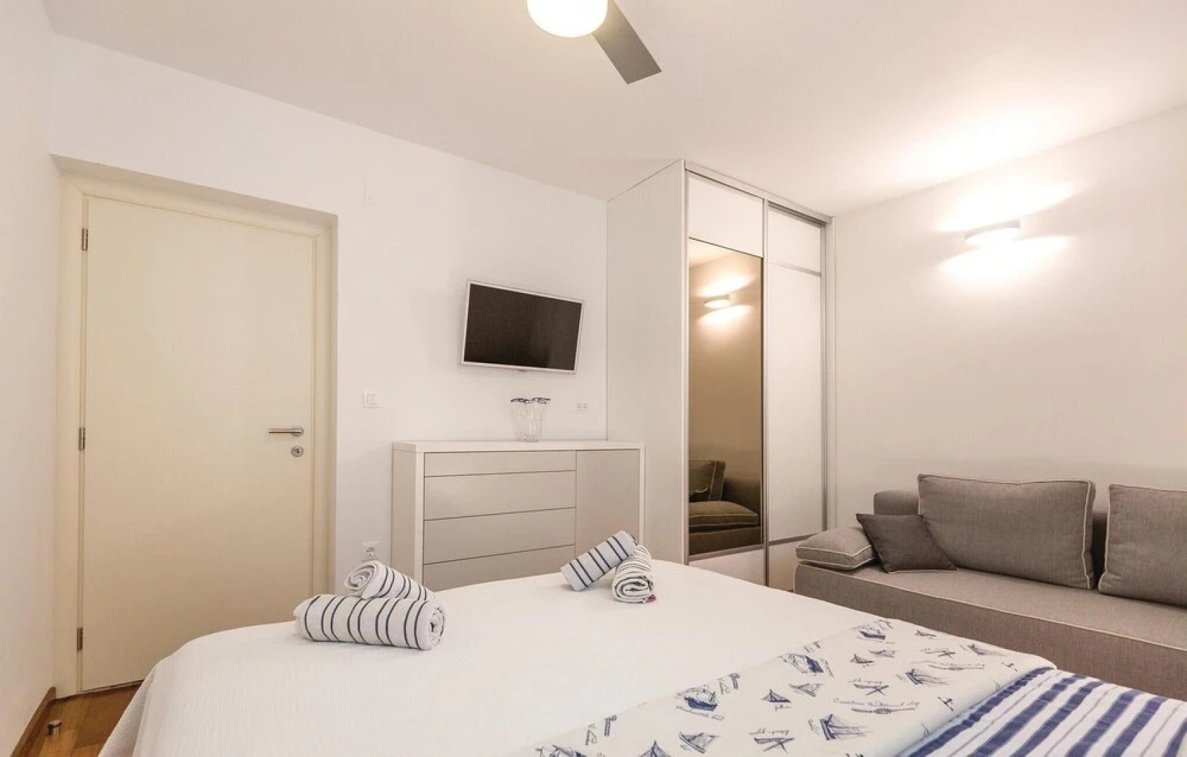 Stunning Home in Brist With Wifi and 4 Bedrooms