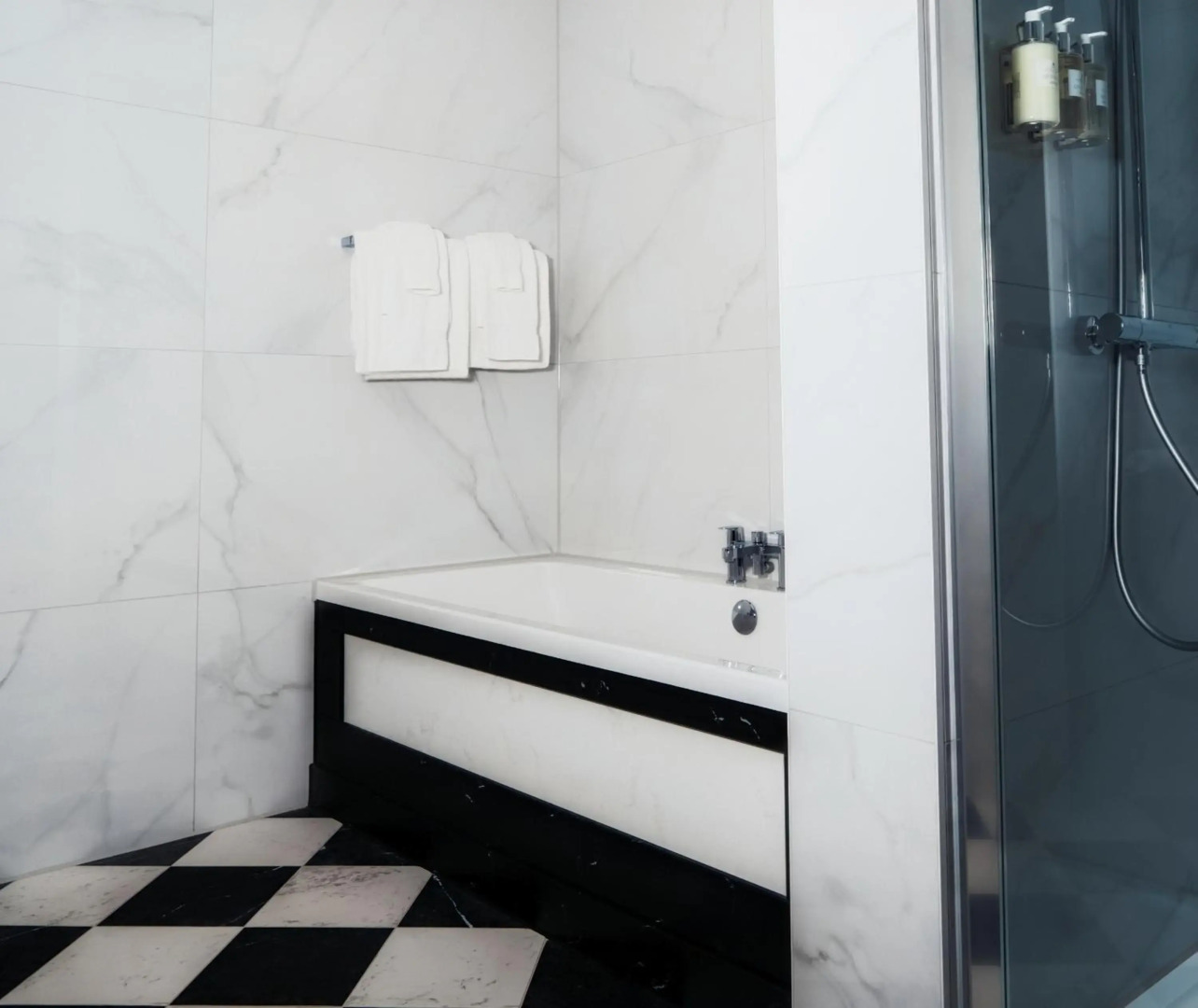 Crossbasket Castle Hotel & Restaurant