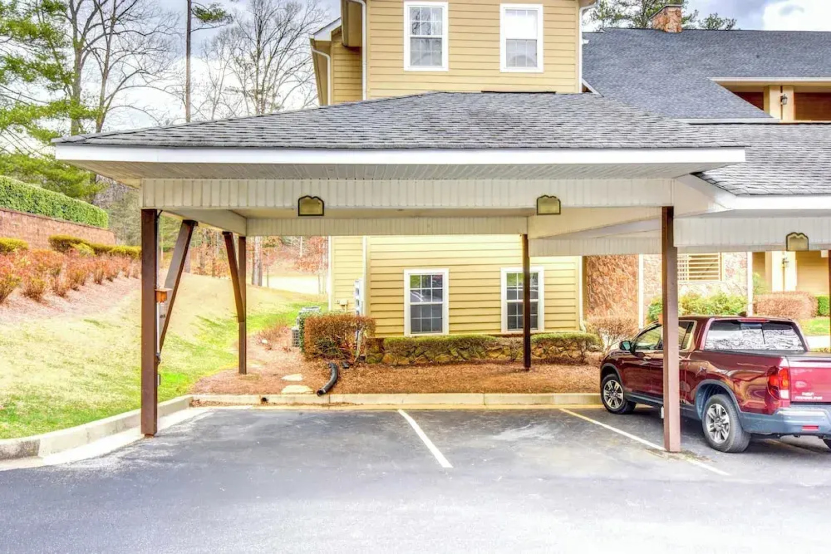 Modern Condo + Golf Course View, Near Hiking!