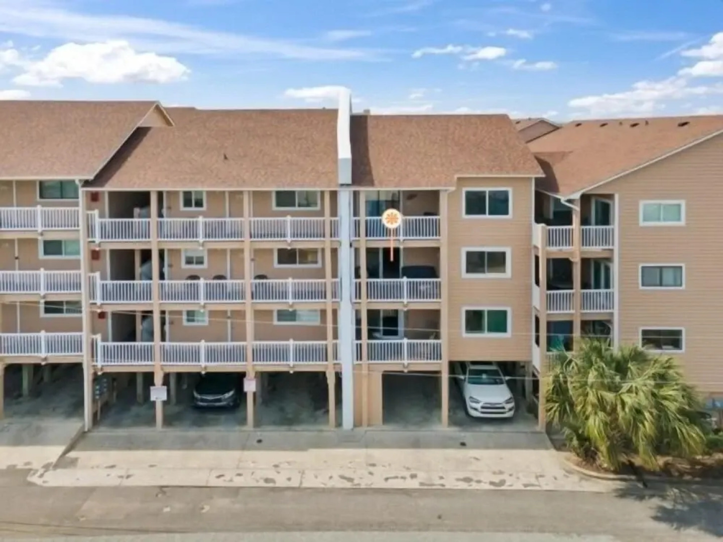 Sand Pebbles A17 - Relax And Unwind. Feel The Sun On Your Shoulders And The Ocean Breezes In Your Hair. 2 Bedroom Condo by RedAwning