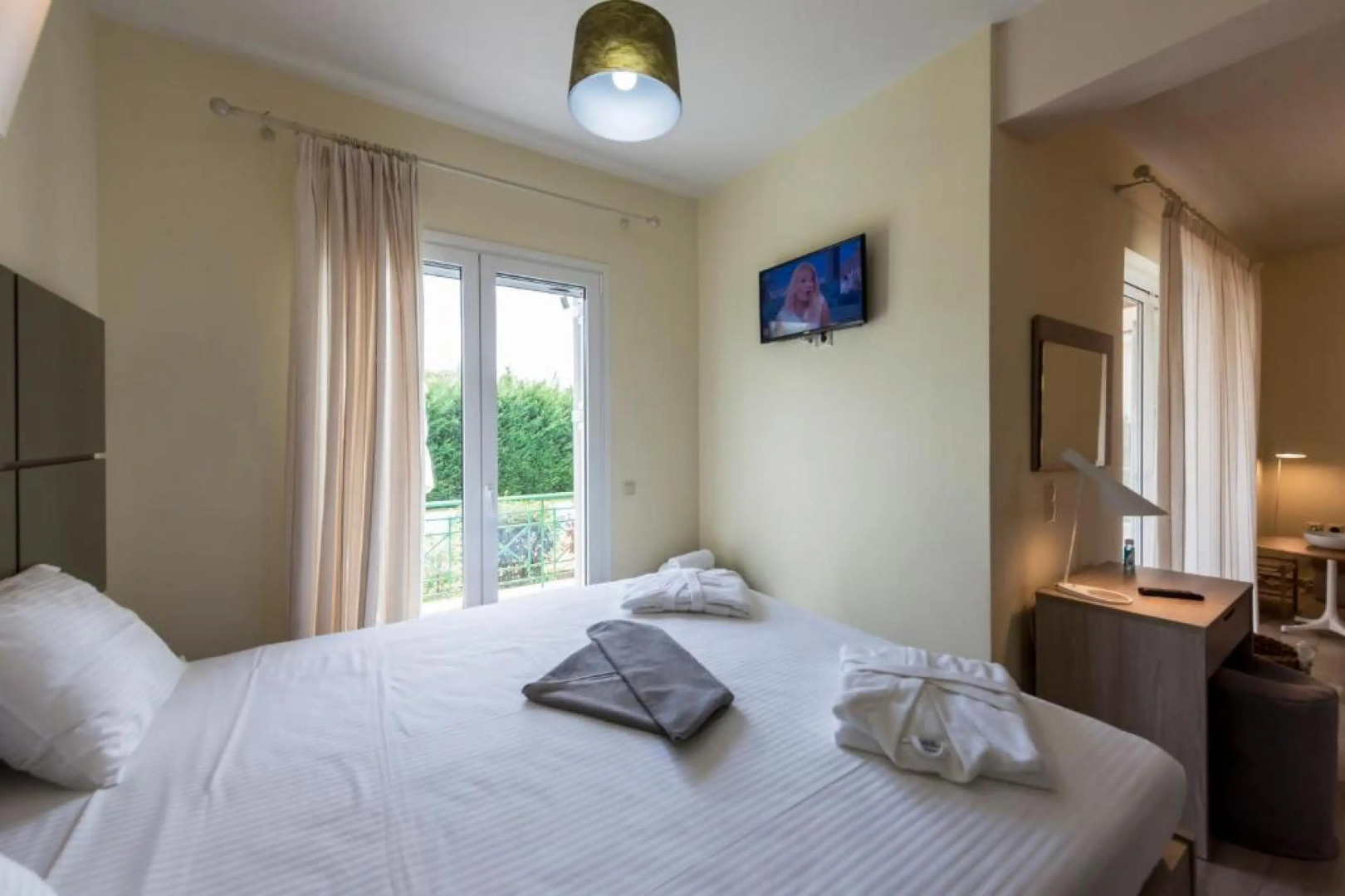 Artemis, Villa With Pool 250m To The Beach