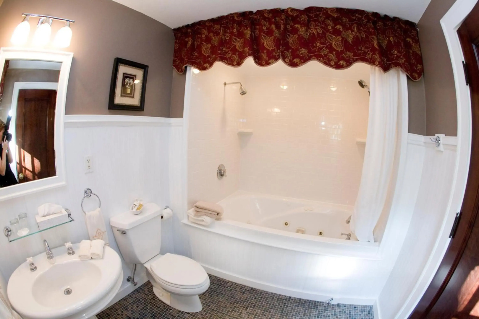 The Belvedere Inn & Restaurant