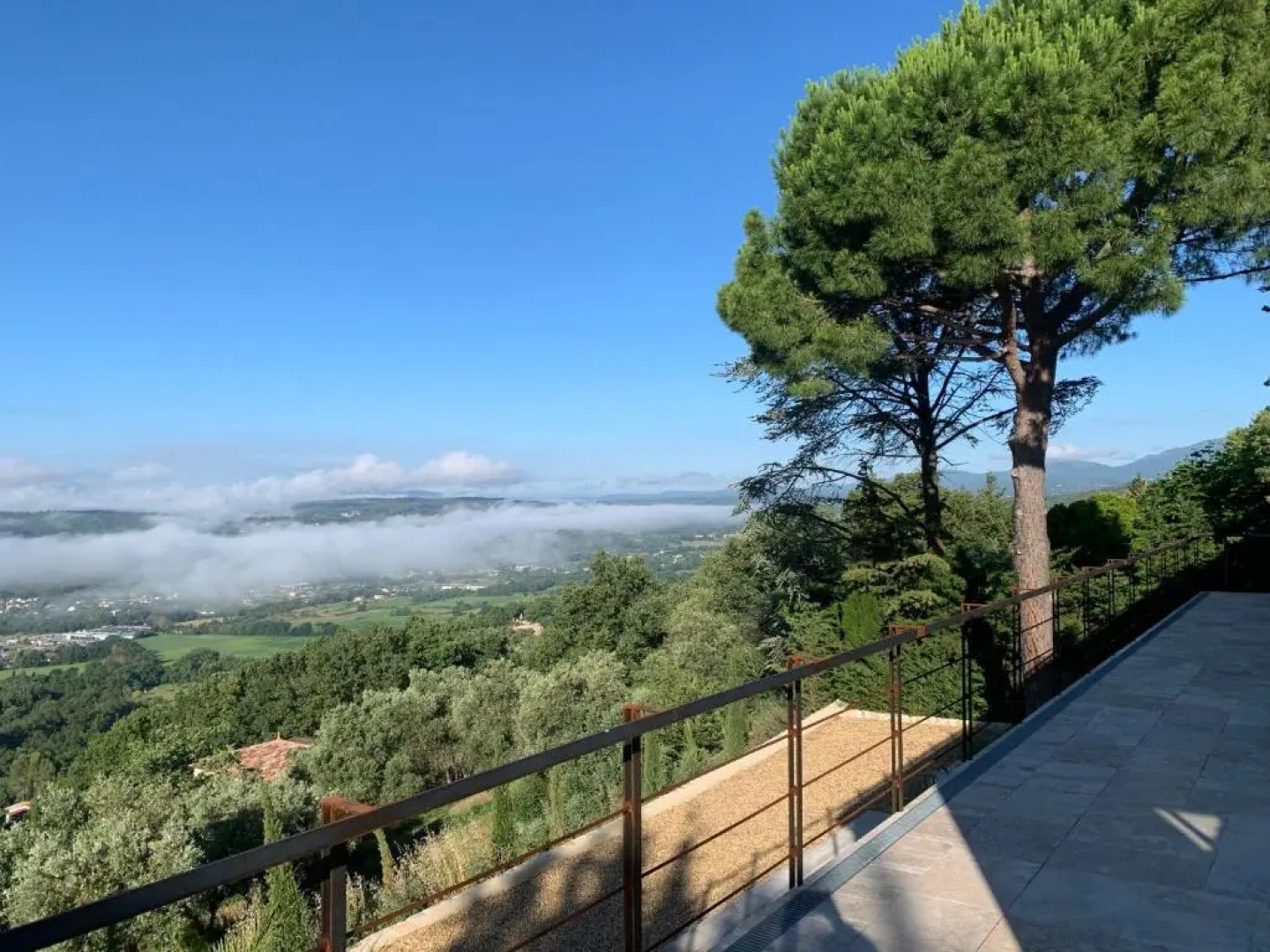 The Scandinavian Bastide, sleeps up till 12, extra guest house sleeps 4