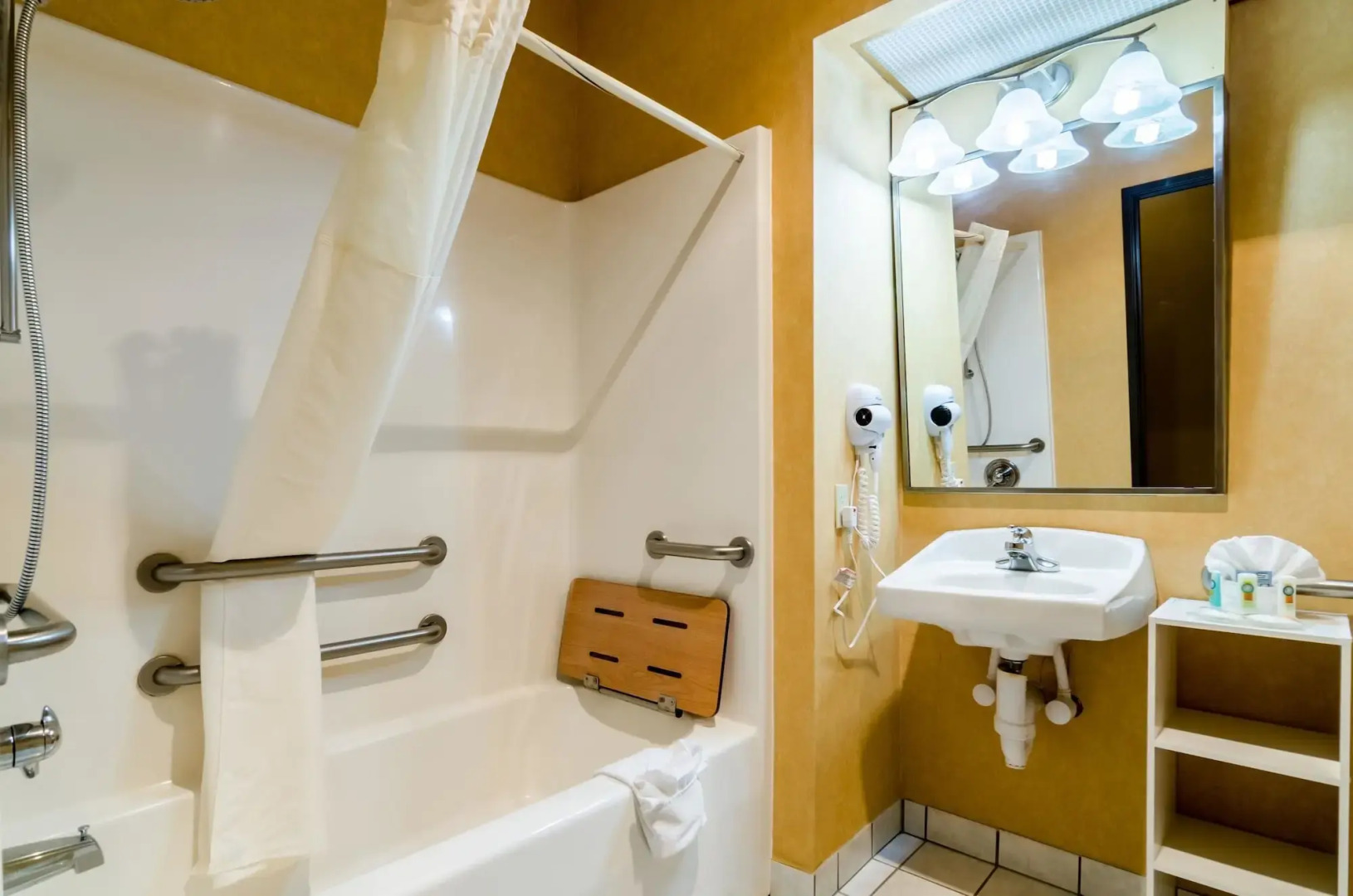 Quality Inn & Suites Manhattan