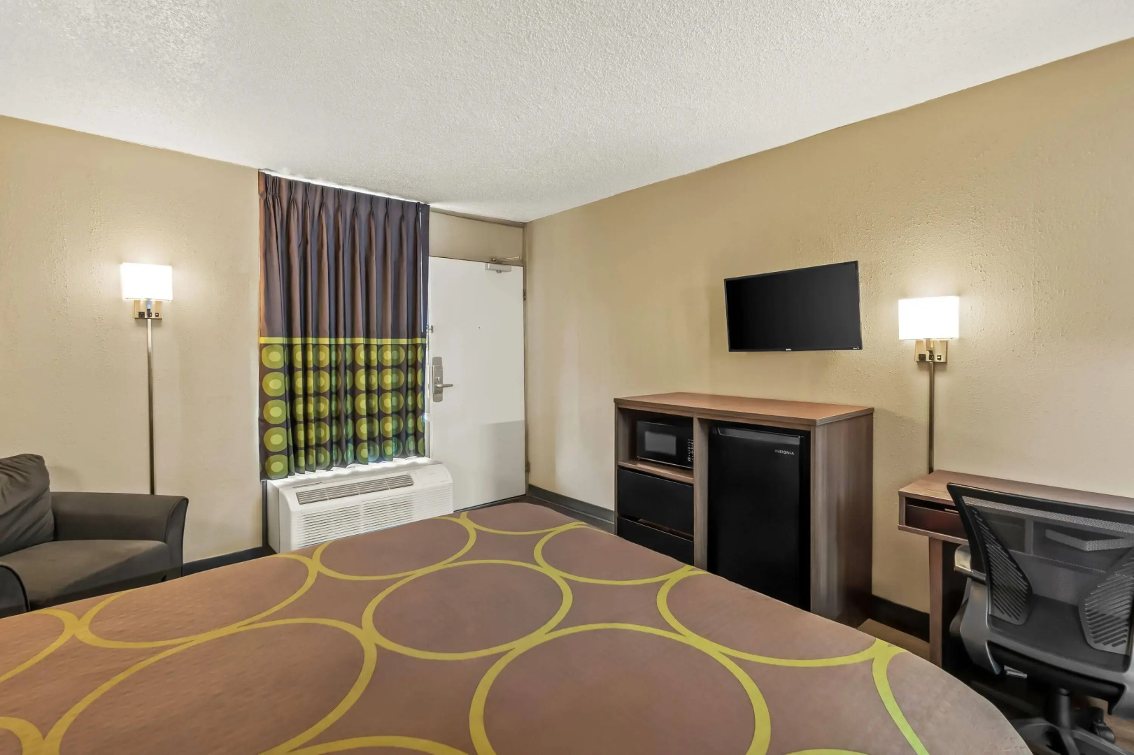 Super 8 by Wyndham Commerce