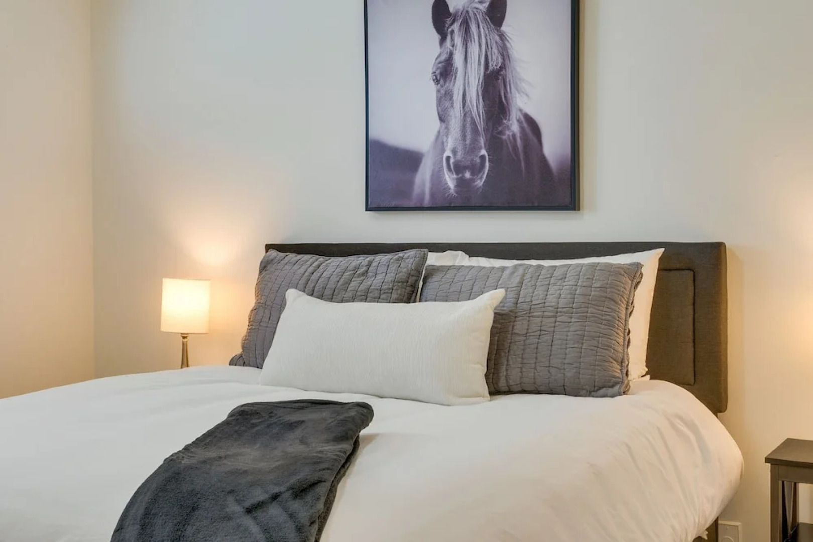 Downtown Kirkland Rental: Steps to Lake Washington