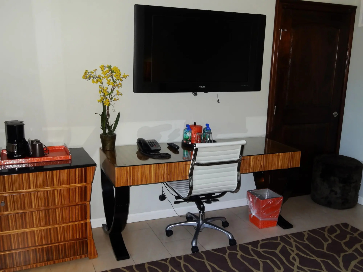 Balboa Inn, On the Beach