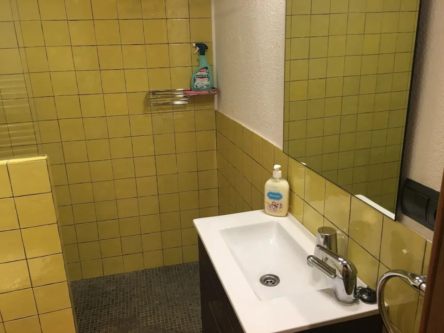 Masia Can Oller by Checkin