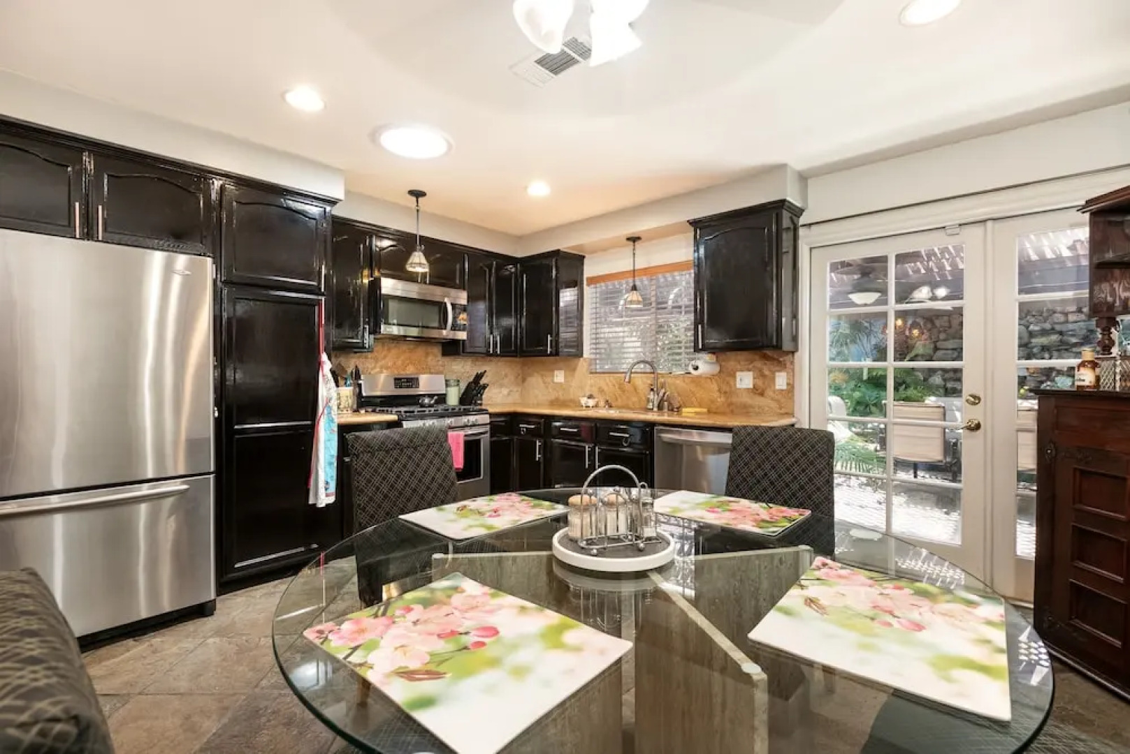 Tranquil Torrance - 1 Mile To Redondo Beach 4 Bedroom Home