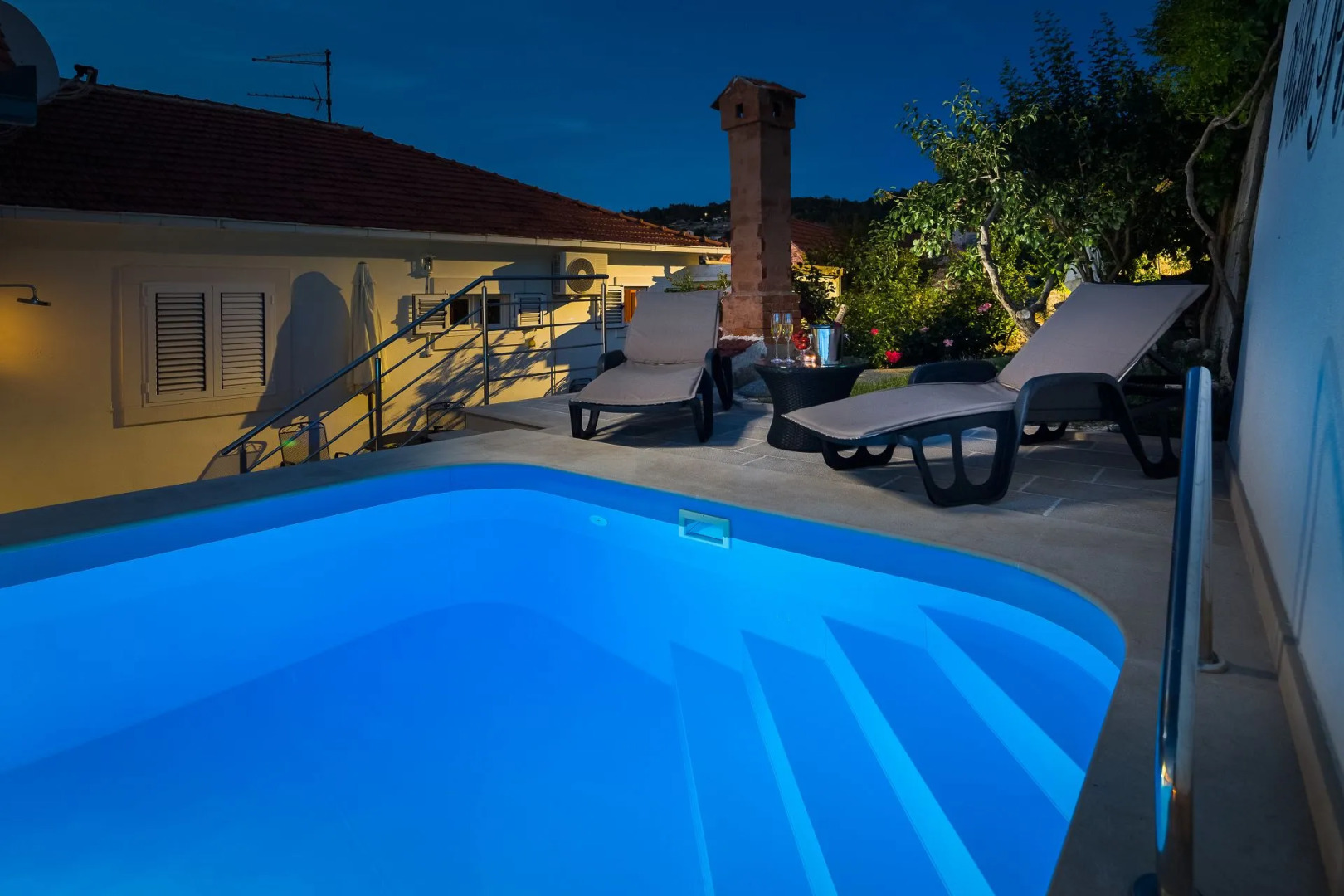 Holiday house Andre - swimming pool Nerezisca, Island Brac