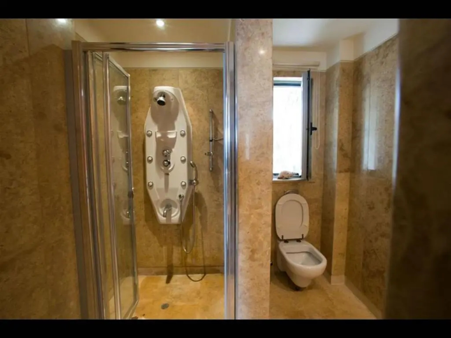 Luxury Villa Beachfront 5 Bedrooms 10-12 Persons