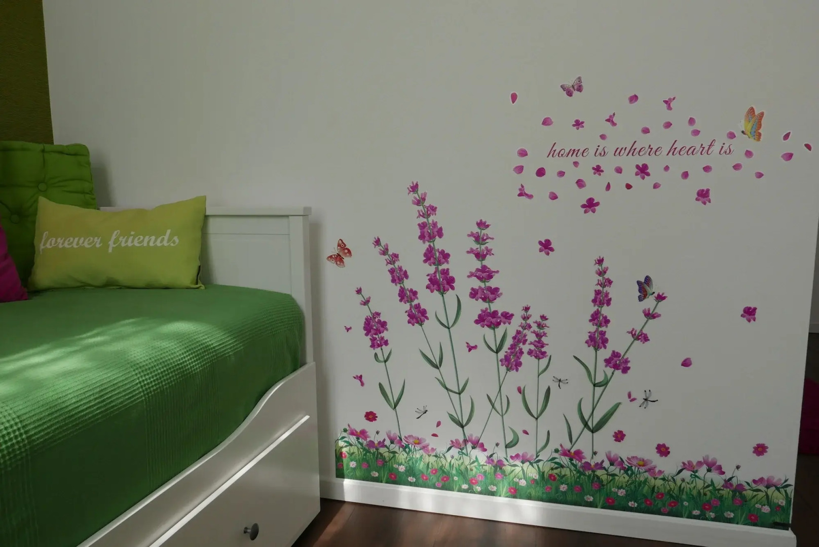 GoVienna Small Modern Apartment