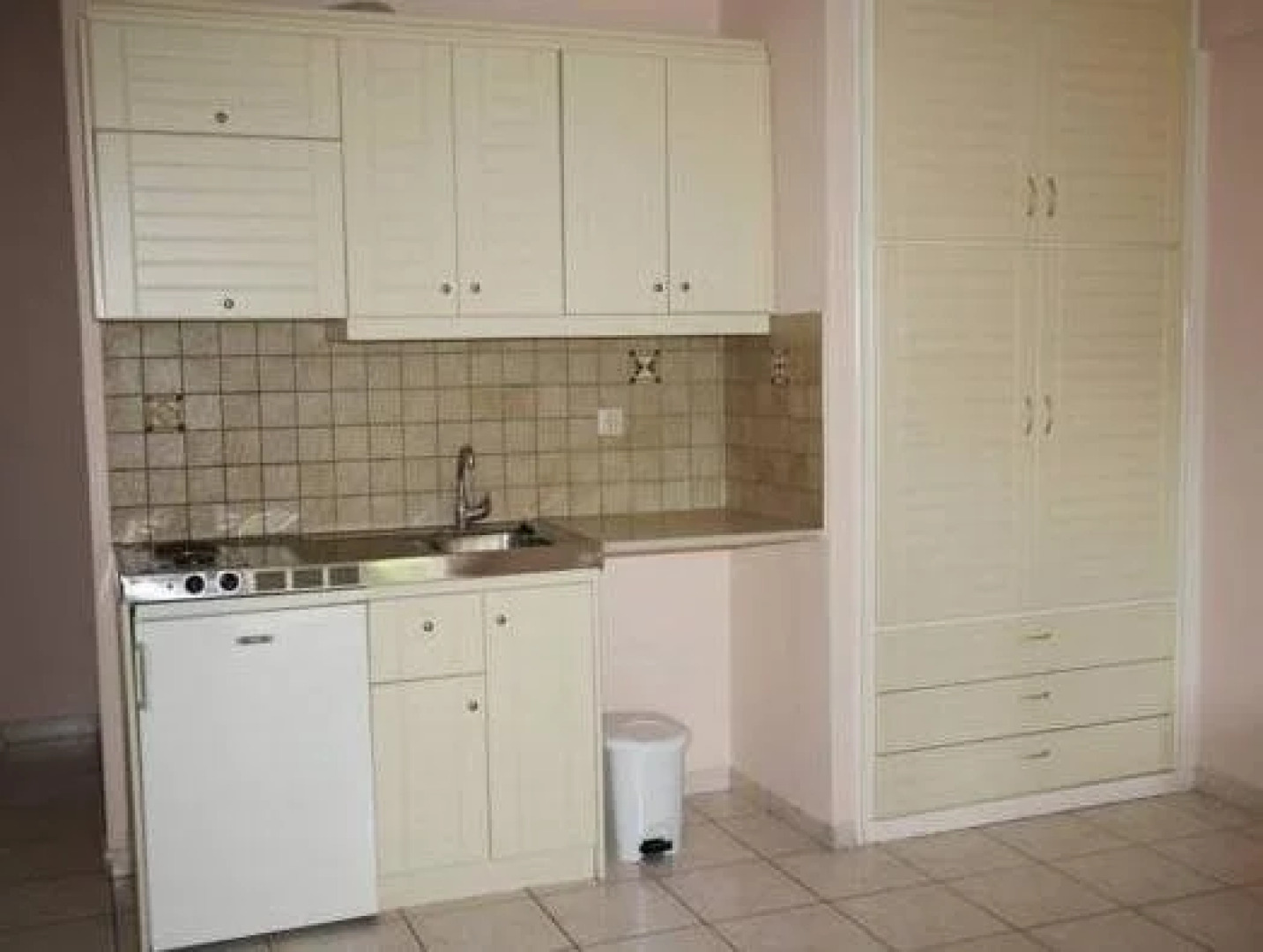 Konstantinos Hotel & Apartments