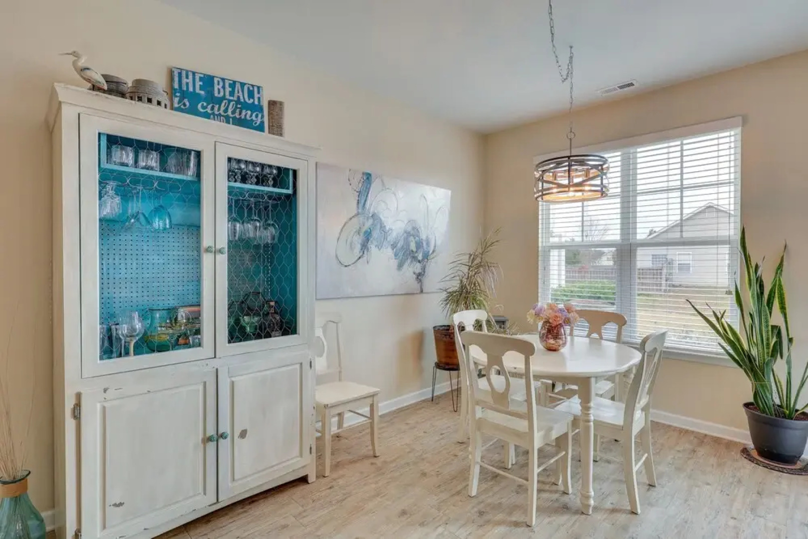 Sweet Dreamin Townhome ~ 7 Mi to Beach!