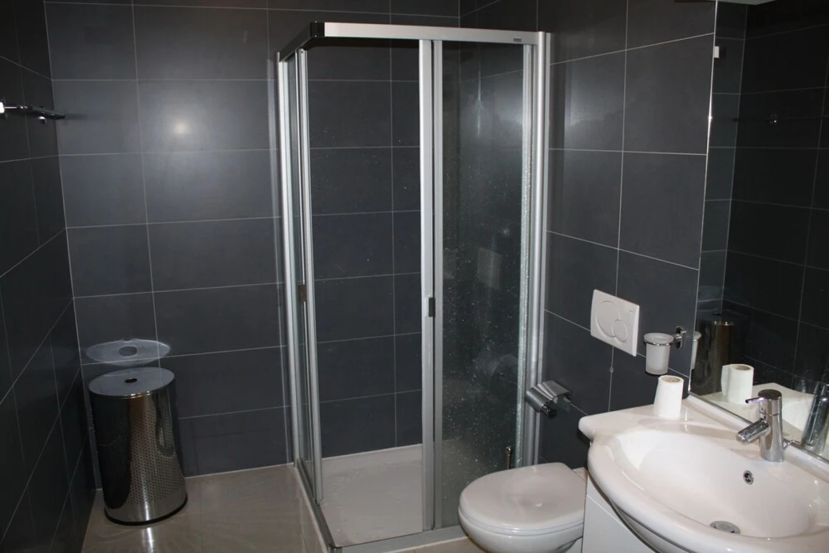 Indoor Swimming Pool, Sauna, Fitness, Private Gardens, Spacious Modern Apartment