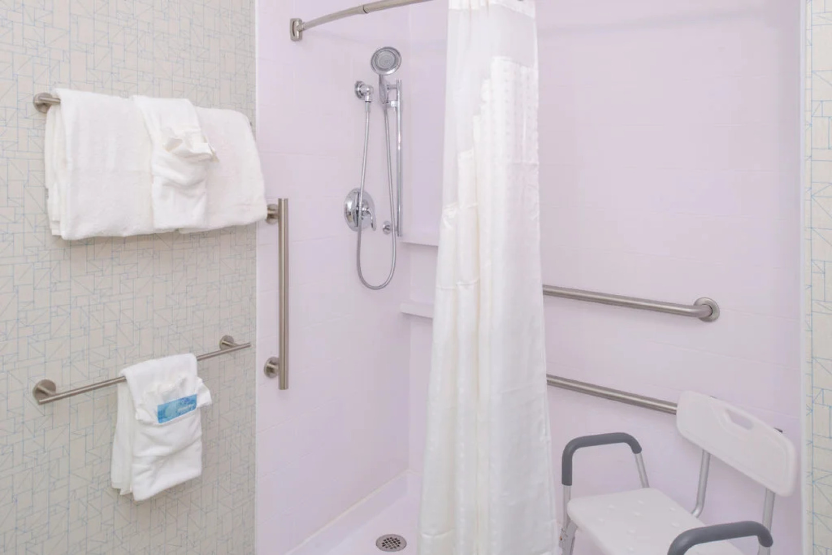 Holiday Inn Express & Suites Omaha - 120th and Maple by IHG