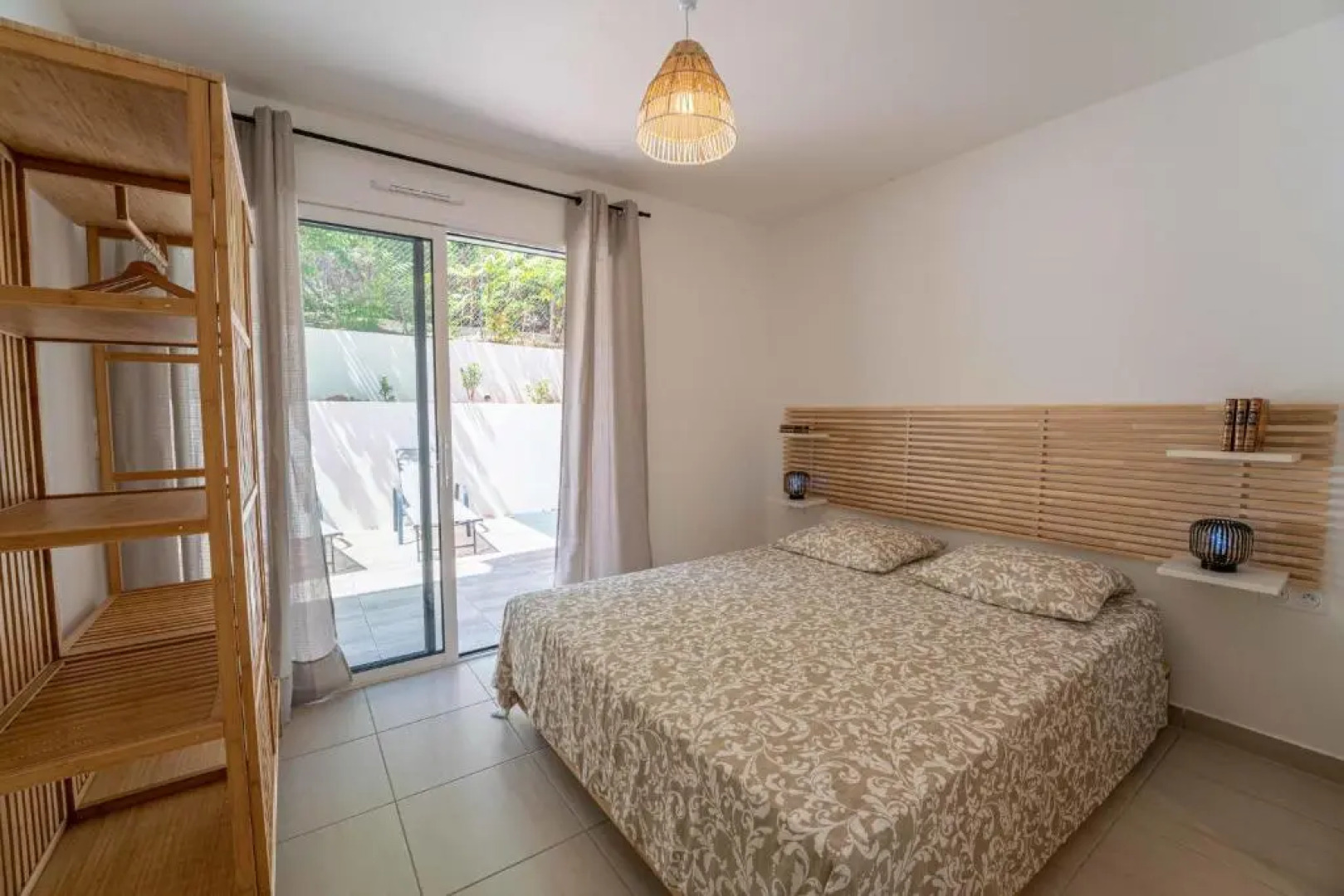 Les Lecques - Superb new standing T3 with garden swimming pool & parking