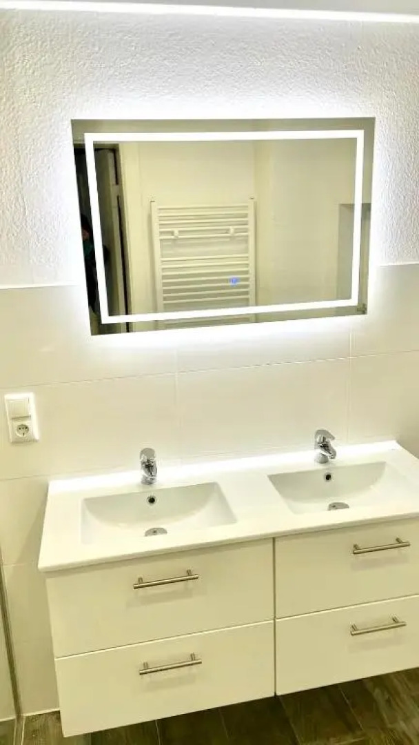 Geräumiges City-Apartment mit 4 Schlafzimmer und 2 Badezimmer mit Parkplätzen D46-OG