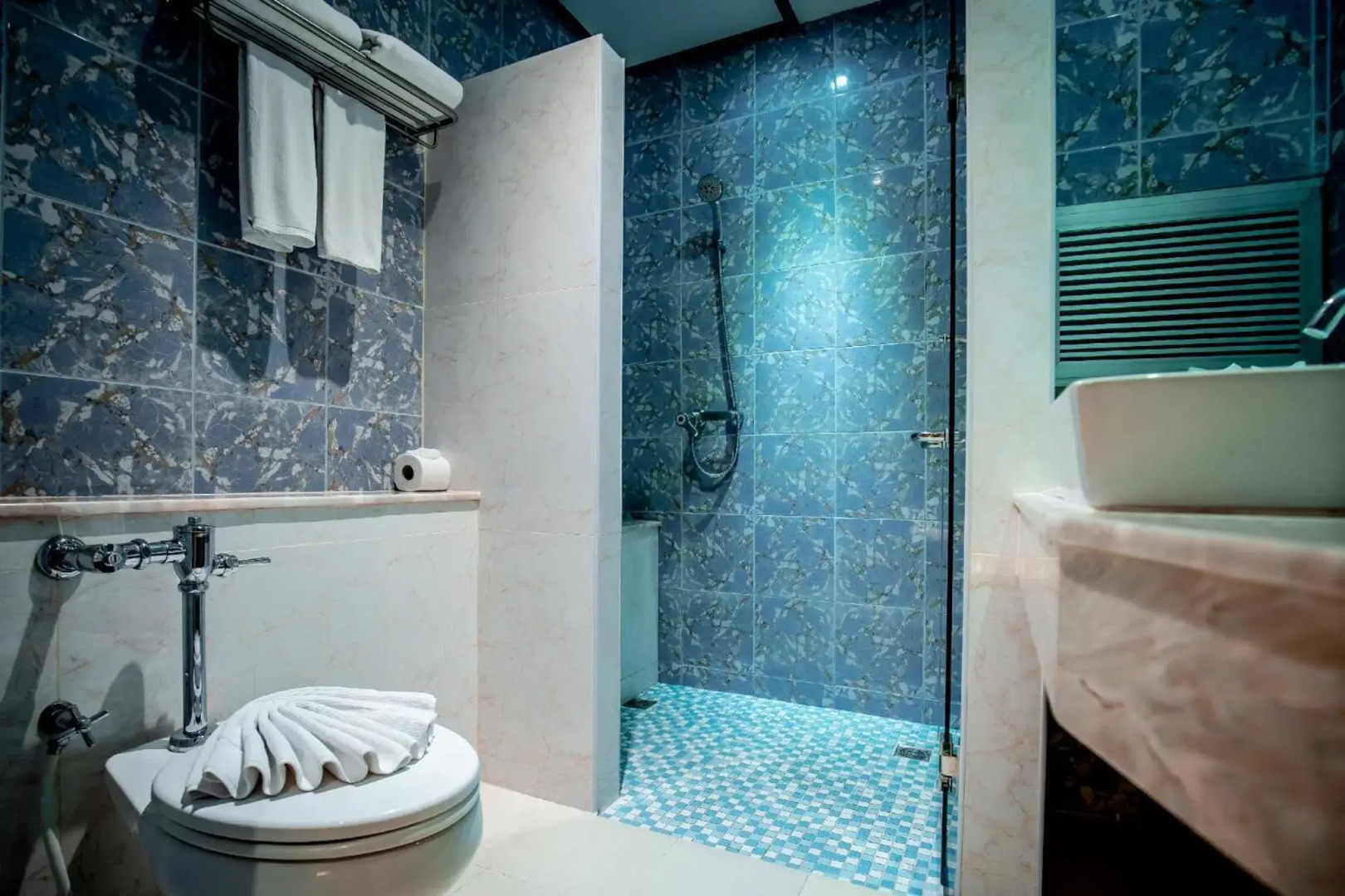 Thanthip Beach Resort