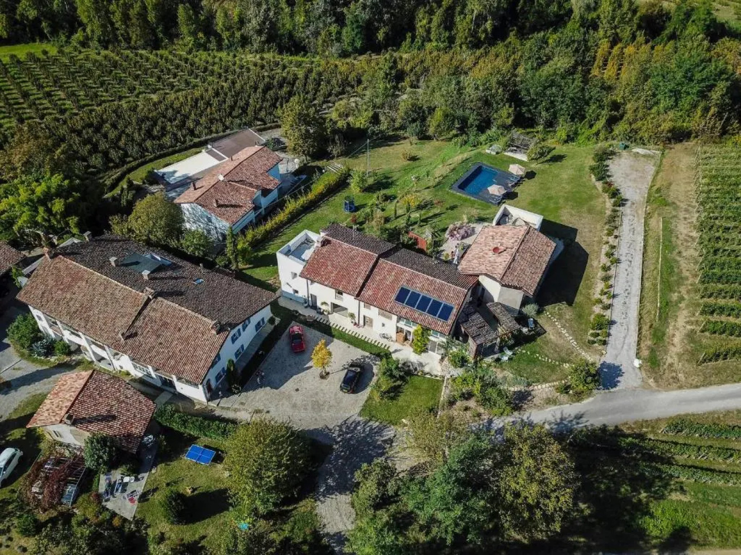 Rostagni1834: Villa With 2 Apts And Pool In The Barolo Region