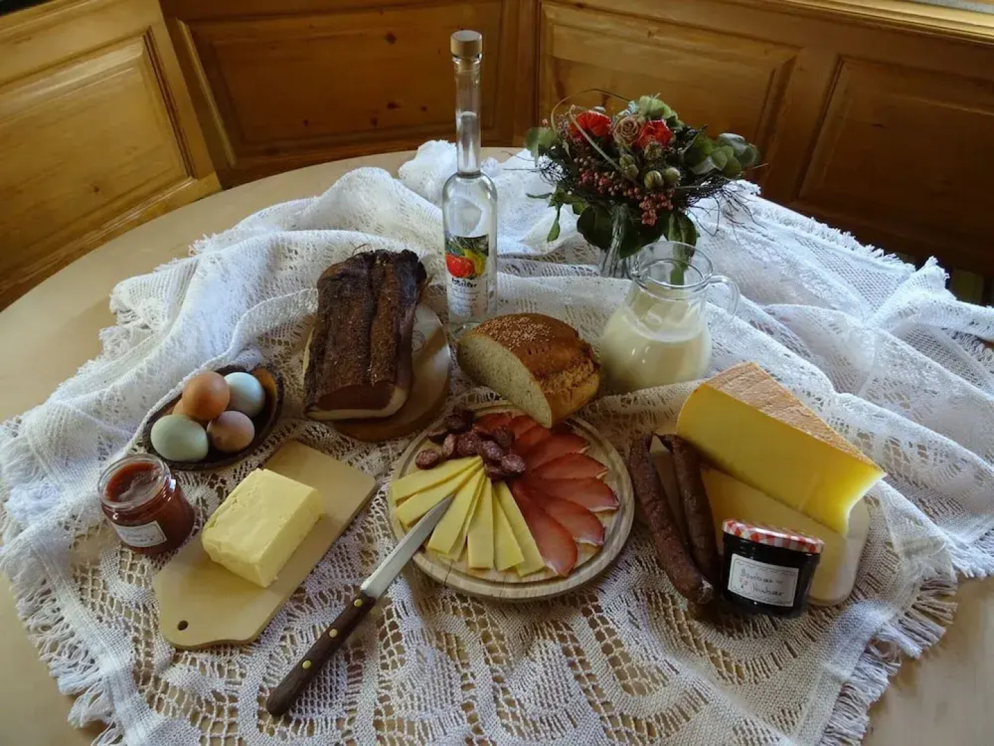 Wooden Apartment With Mountain View