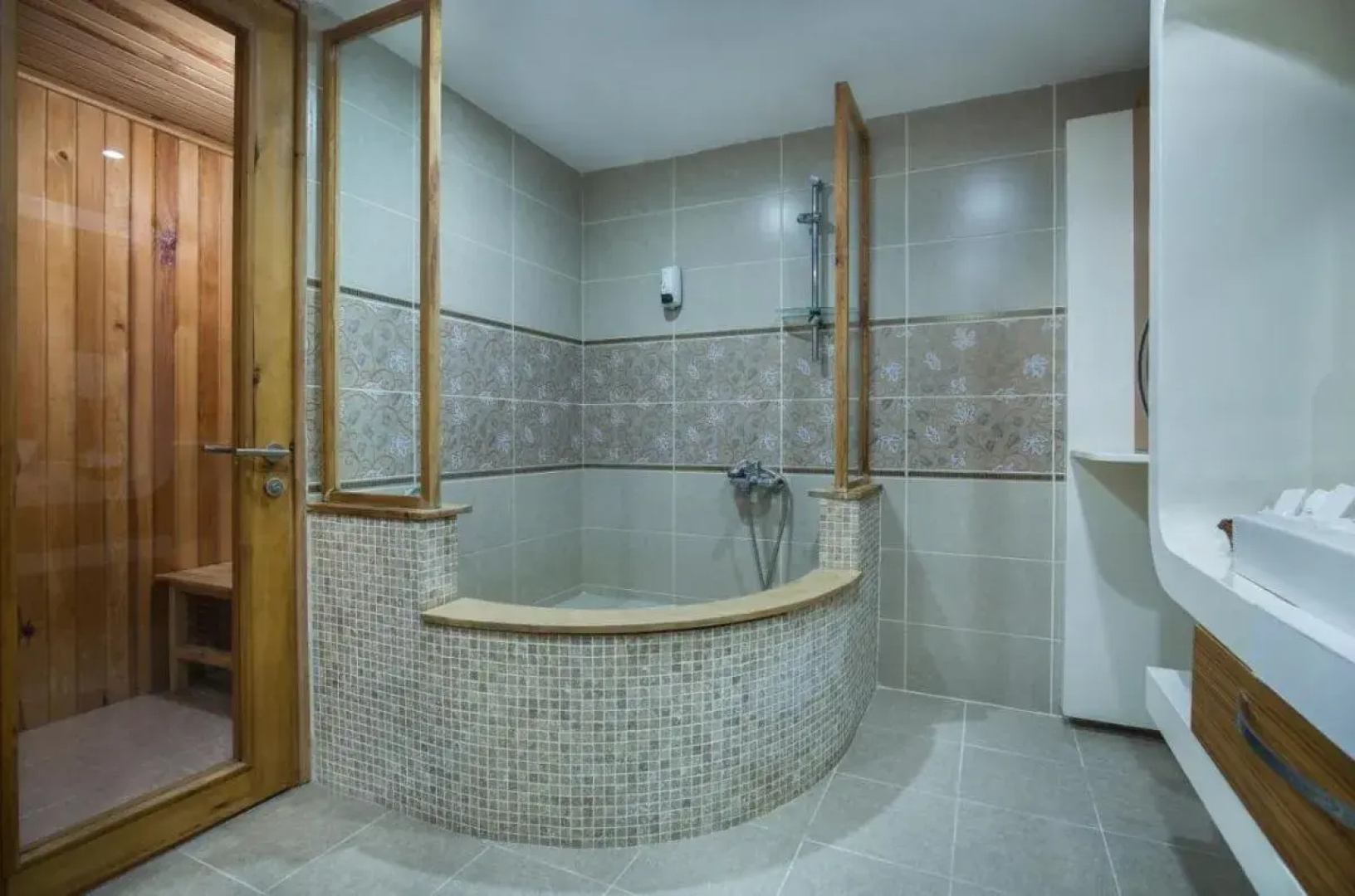Lycus River Thermal Hotel
