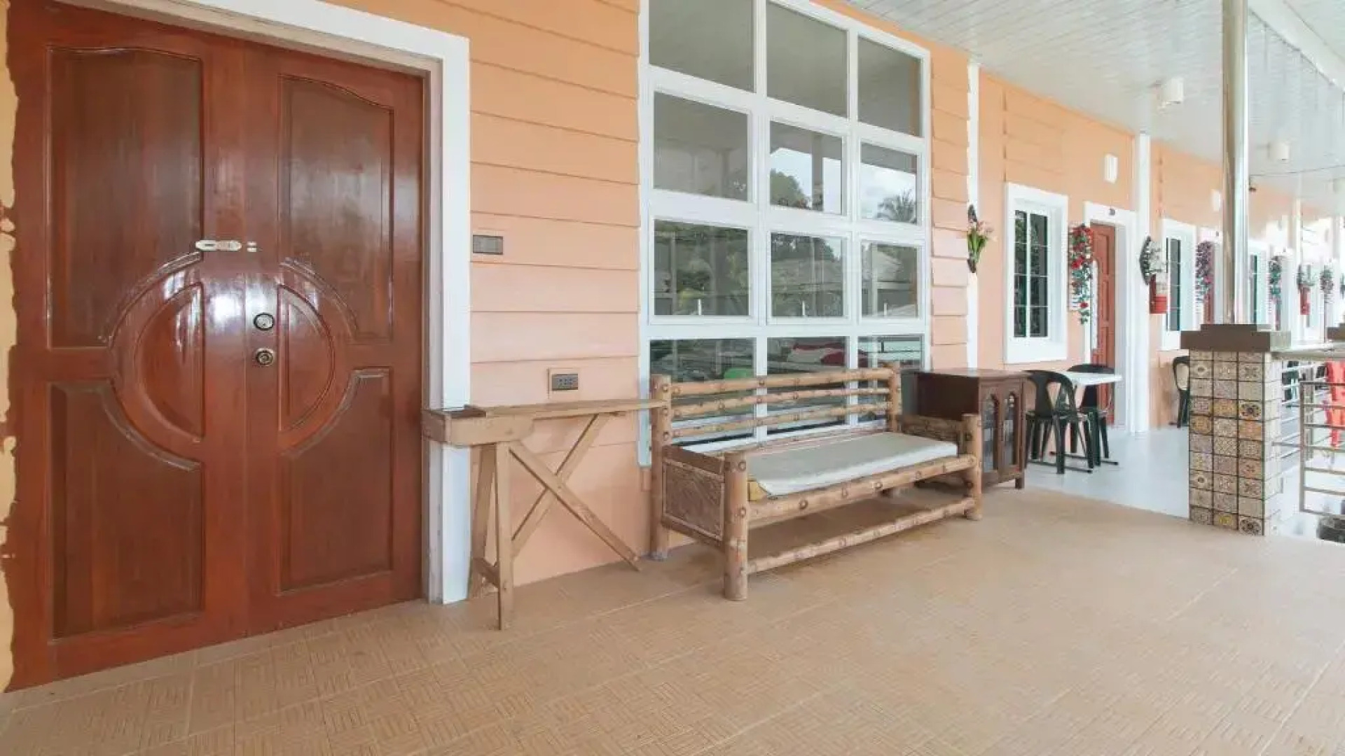Queens Hometel by Oyo Rooms