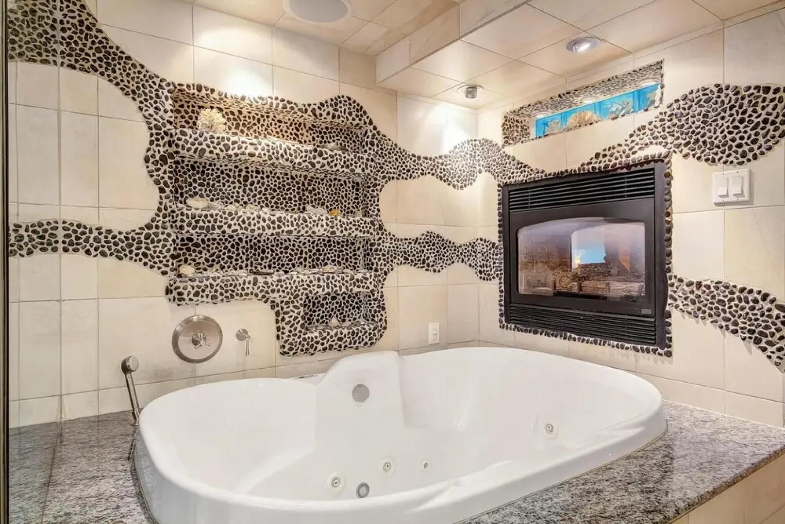 Stunning One of a Kind Tropical Zen Paradise!