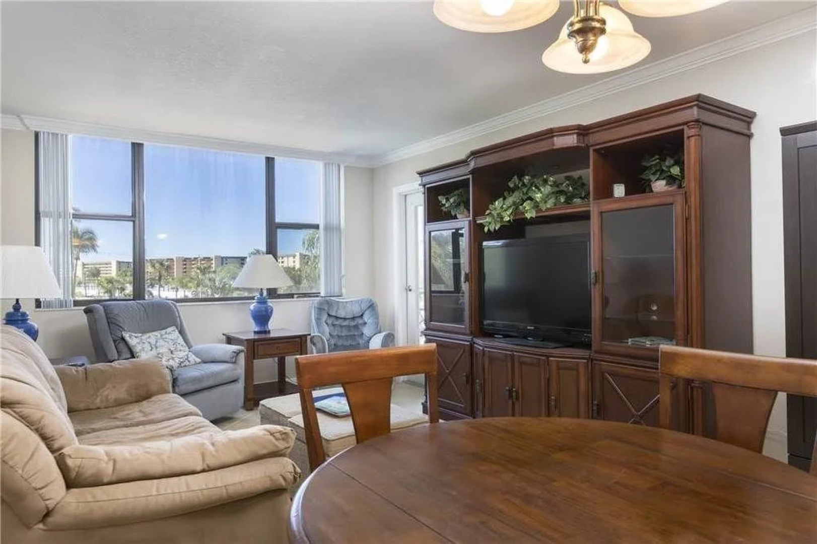 Harbor Towers Yacht Pool 1 Br Condo by RedAwning