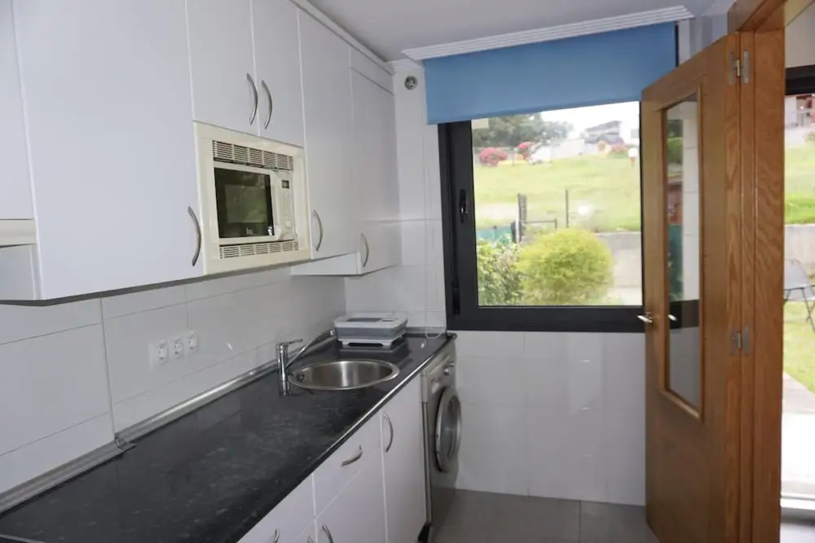 House With 2 Bedrooms in Cudón, With Enclosed Garden Near the Beach