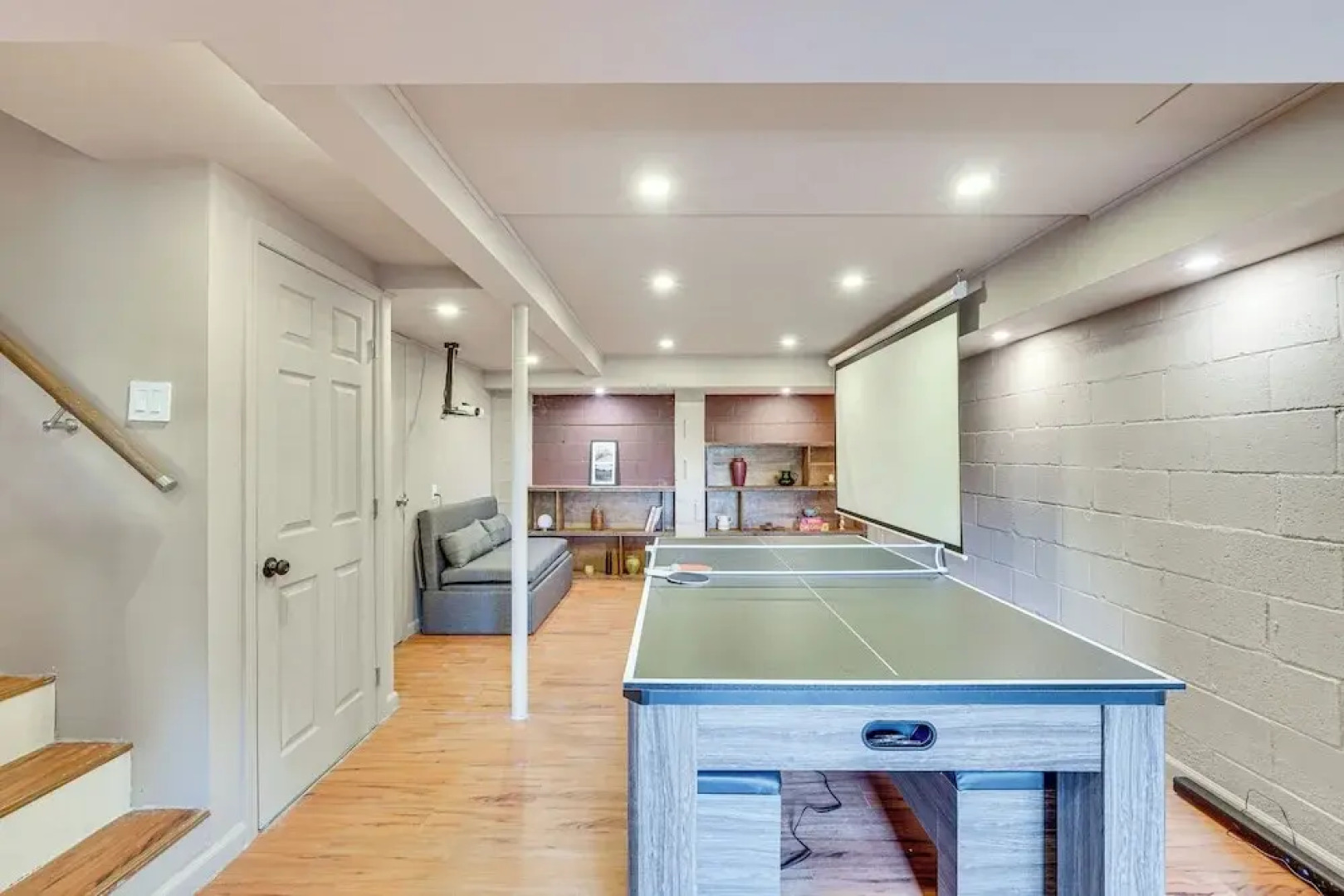 Game Room & Yard: Mid-century Modern Kingston Home