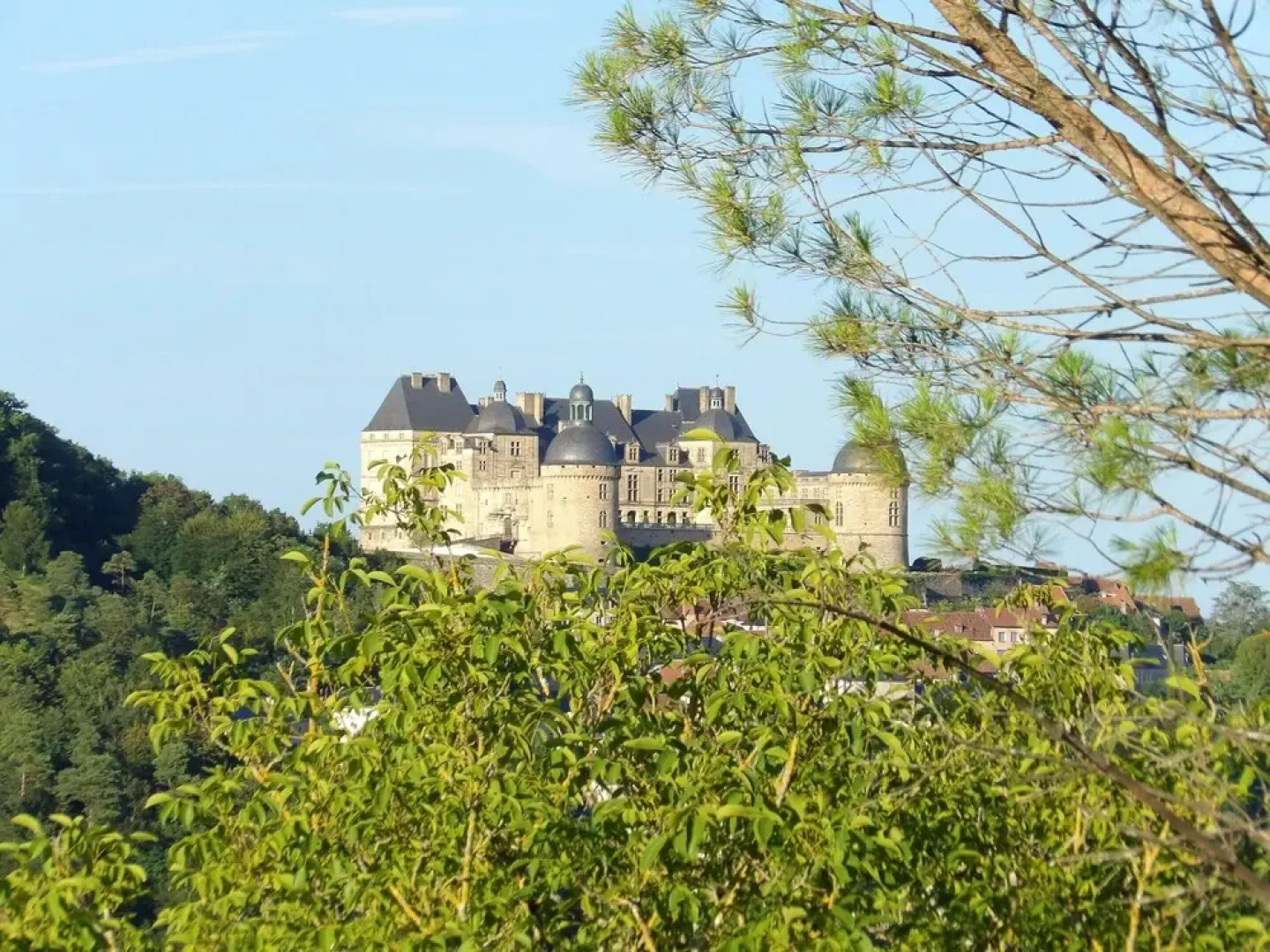 Villa With 5 Bedrooms in Hautefort, With Private Pool and Furnished Garden - 1 km From the Beach